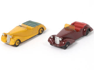Lot 235 - DINKY TOYS (GB) (2)