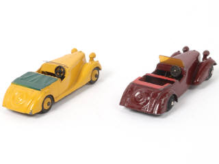 Lot 235 - DINKY TOYS (GB) (2)