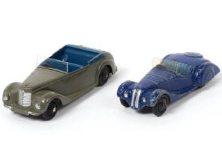 Lot 228 - DINKY TOYS (GB) (2)
