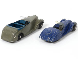 Lot 228 - DINKY TOYS (GB) (2)