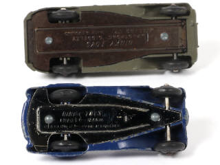 Lot 228 - DINKY TOYS (GB) (2)