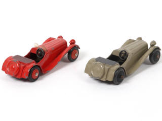 Lot 232 - DINKY TOYS (GB) (2)