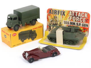 Lot 266 - DINKY TOYS (GB) (3)