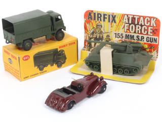 Lot 266 - DINKY TOYS (GB) (3)