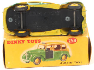 Lot 217 - DINKY TOYS (GB) (1)