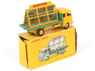 Lot 316 - DINKY TOYS (FRANCE) (1)