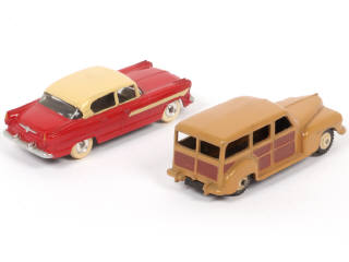 Lot 249 - DINKY TOYS (GB) (2)