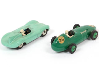 Lot 227 - DINKY TOYS (GB) (2)