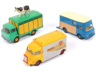 Lot 345 - DINKY TOYS (FRANCE) (3)