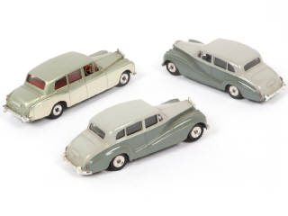 Lot 261 - DINKY TOYS (GB) (3)