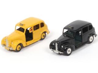 Lot 241 - DINKY TOYS (GB) (2)