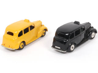 Lot 241 - DINKY TOYS (GB) (2)