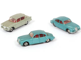 Lot 260 - DINKY TOYS (GB) (3)