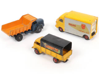 Lot 346 - DINKY TOYS (FRANCE) (3)