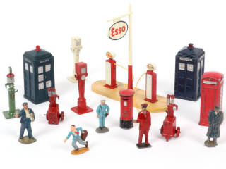 Lot 283 - DINKY TOYS (15)