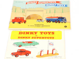 Lot 157 - DINKY TOYS (GB) (2)