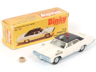 Lot 305 - DINKY TOYS (GB) (1)