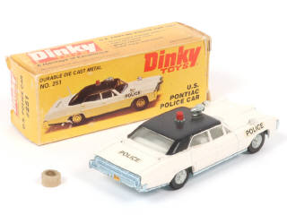 Lot 305 - DINKY TOYS (GB) (1)
