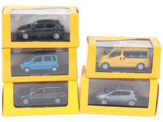 Lot 112 - DIVERS (5)