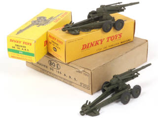 Lot 325 - DINKY TOYS (FRANCE) (3)