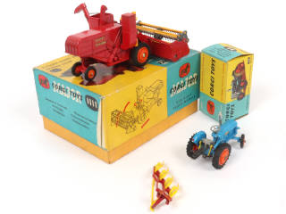 Lot 86 - CORGI TOYS (GB) (3)