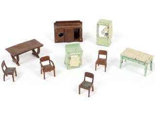 Lot 330 - DINKY TOYS (FRANCE) (9)