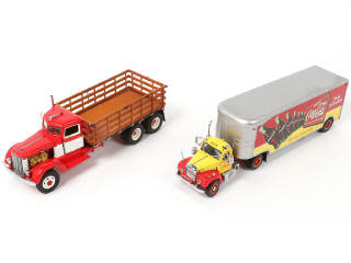 Lot 12 - FRANKLIN MINT (USA) (2)