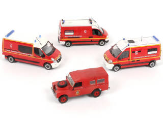 Lot 102 - DIVERS (4)
