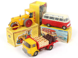 Lot 334 - DINKY TOYS (FRANCE) (3)