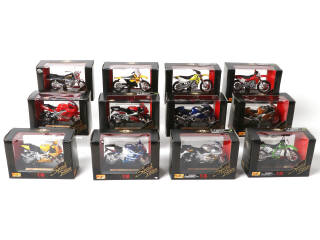 Lot 311 - MAISTO (CHINE) (12)