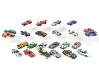Lot 413 - DIVERS (24)