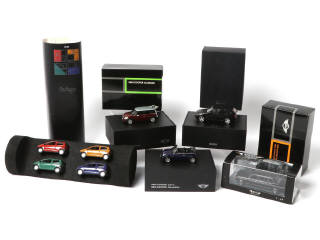 Lot 322 - DIVERS (5)