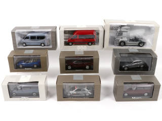 Lot 327 - DIVERS (9)