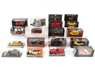 Lot 358 - DIVERS (16)