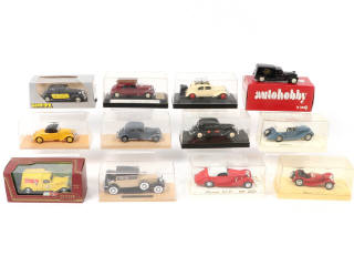 Lot 392 - DIVERS (12)