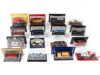 Lot 372 - DIVERS (16)