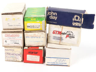 Lot 317 - DIVERS (9)