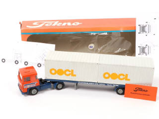 Lot 319 - DIVERS (3)