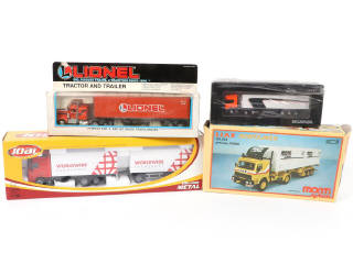 Lot 321 - DIVERS (4)