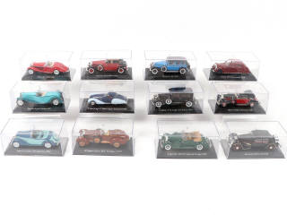 Lot 408 - DIVERS (12)