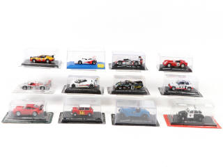 Lot 405 - DIVERS (12)