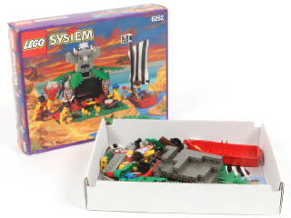 Lot 263 - LEGO (DANEMARK) (1)