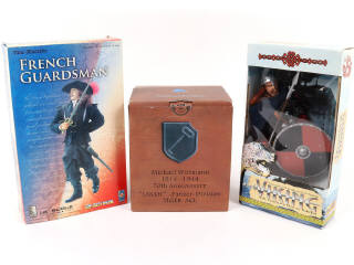 Lot 81 - DIVERS (3)