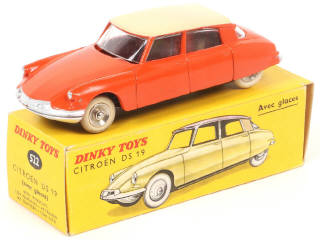 Lot 392 - DINKY TOYS (FRANCE) (1)