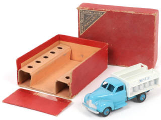 Lot 462 - DINKY TOYS (FRANCE) (1)