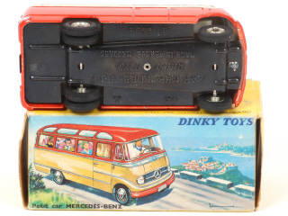 Lot 466 - DINKY TOYS (FRANCE) (1)