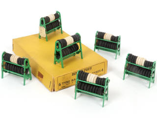 Lot 300 - DINKY TOYS (GB) (1)