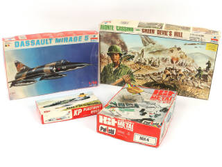 Lot 2 - DIVERS (4)