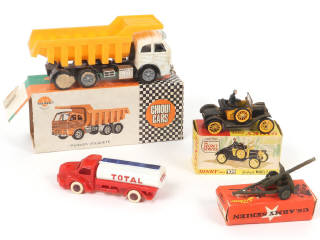 Lot 65 - DIVERS (4)