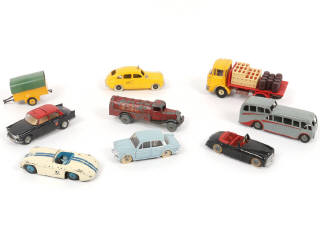 Lot 368 - DINKY TOYS (9)